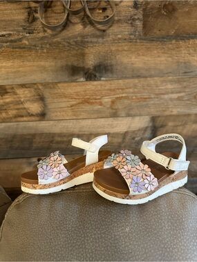 Toddler girl Floral Strap Sandals in White, Pink & Lavender